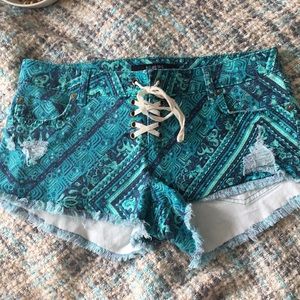 Billabong printed shorts. Size 29